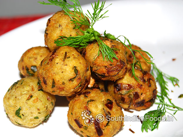 Raw banana kofta/ vazhakkai spicy fried balls, serve hot with green chutney